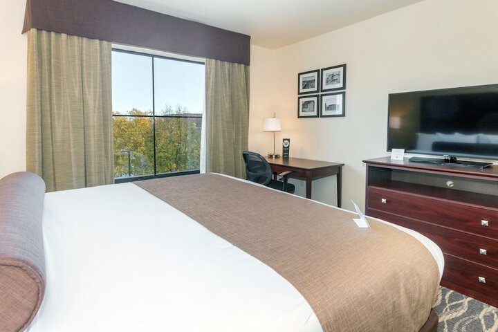 Cobblestone Hotel and Suites Janesville