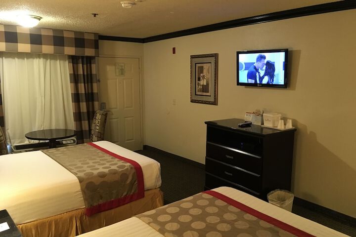 Room 9 of 39