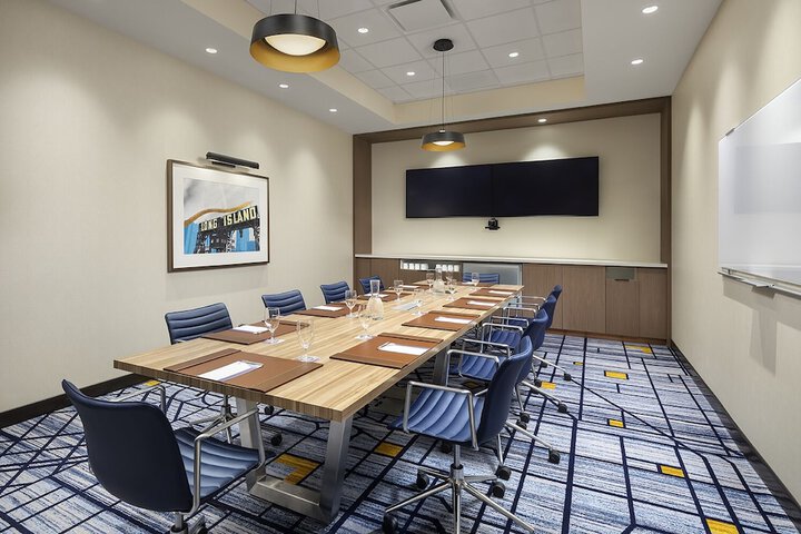 Business Center 62 of 63