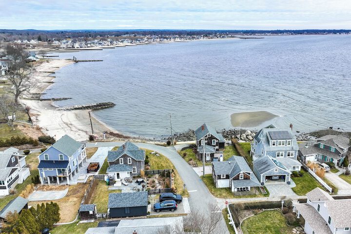 Charming Westbrook Cottage Steps to Private Beach