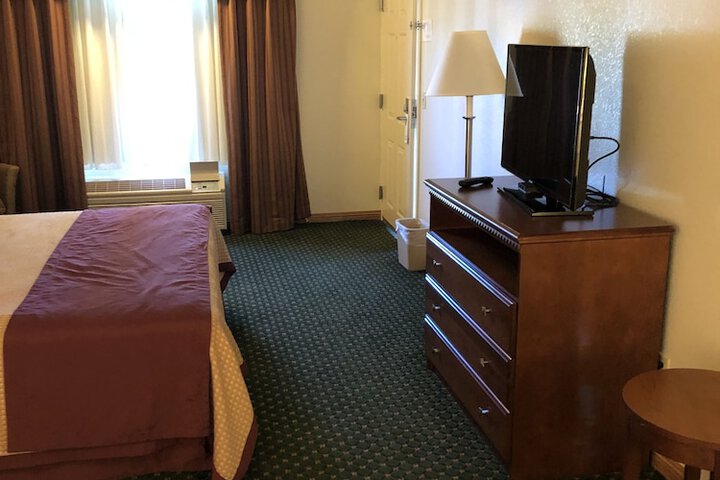 Room 27 of 47