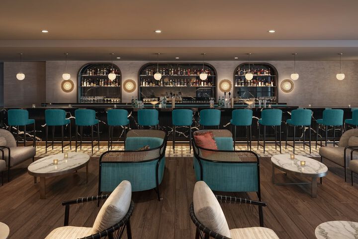 Lounge 115 of 123