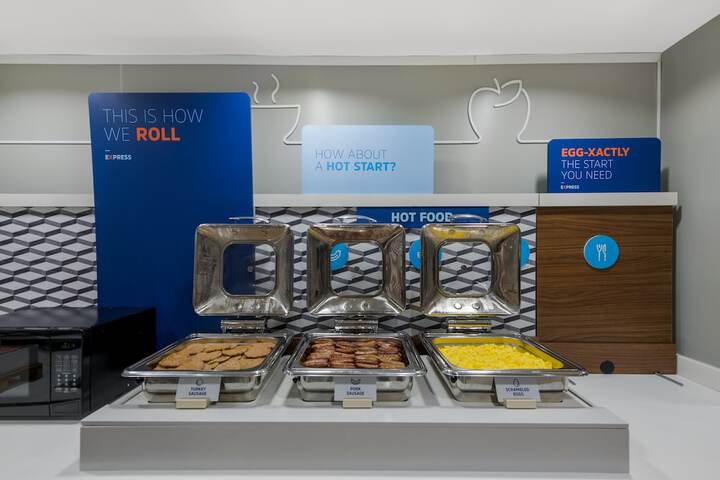 Holiday Inn Express Hampton - Coliseum Central by IHG