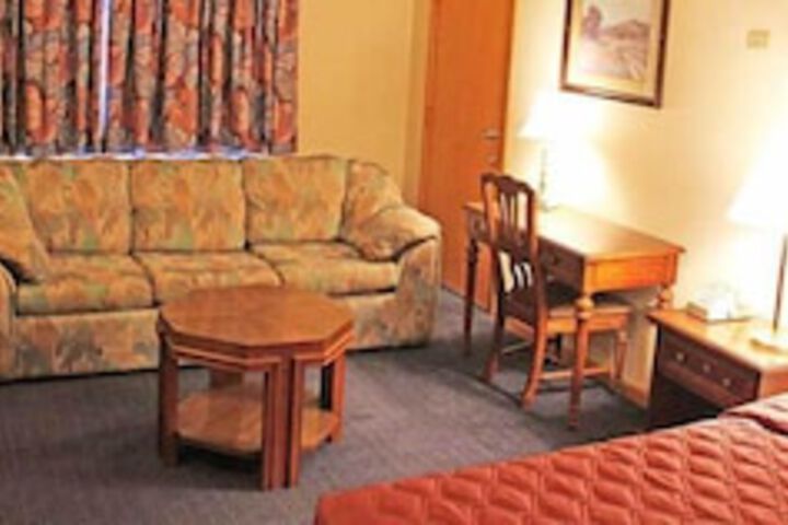 Iron Road Inn