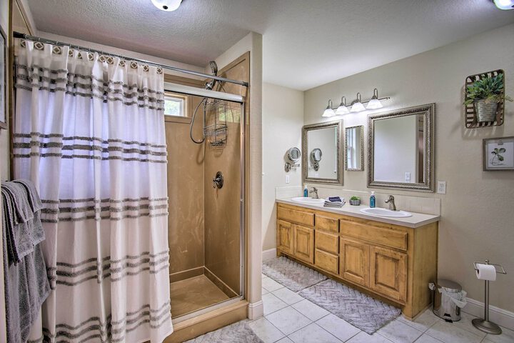 Bella Vista Home: Steps to Mountain Biking Trails!