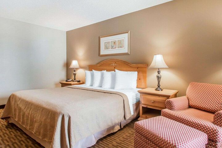 Quality Inn US65 & E. Battlefield Rd. Springfield