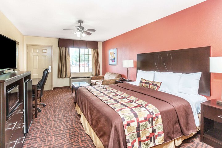 Room 8 of 16