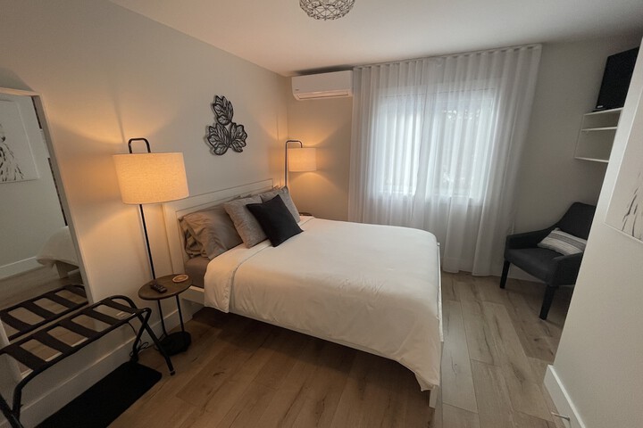 Room 42 of 60