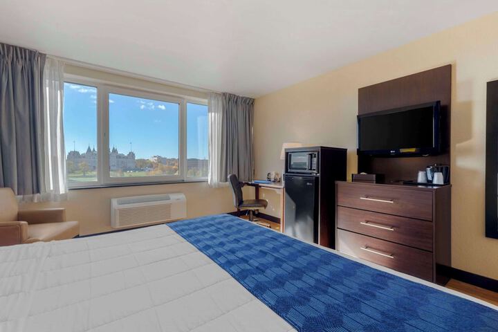 Room 25 of 39