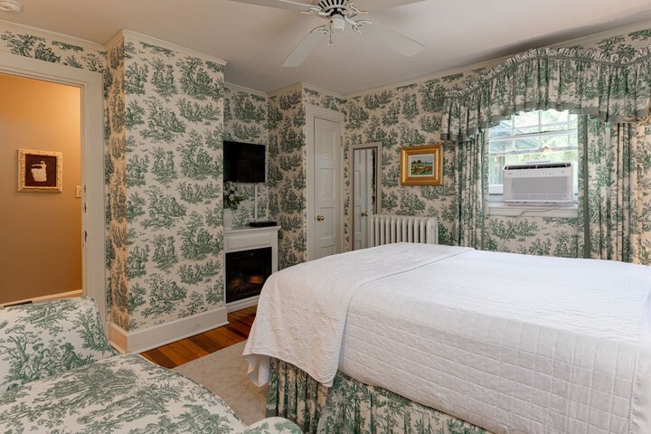 Room 32 of 68
