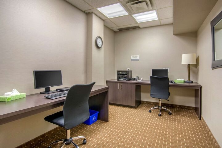 Business Center 90 of 91