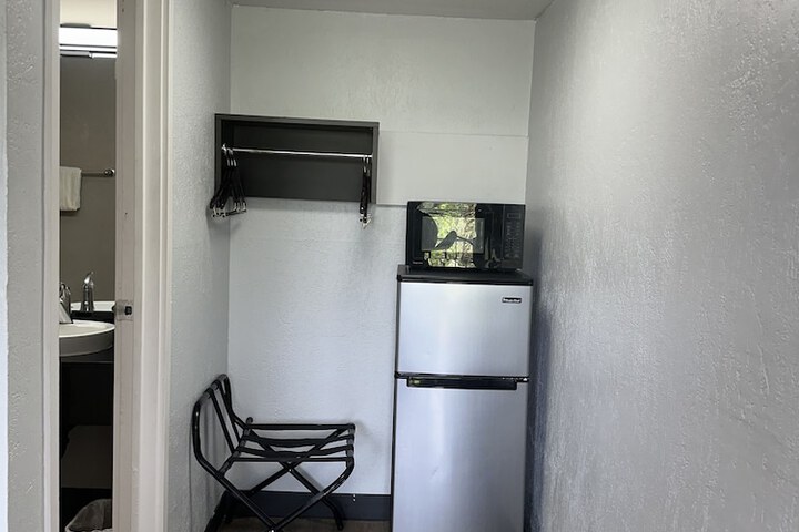 Room 34 of 37
