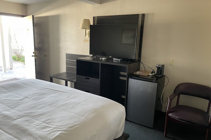 Landmark Inn
