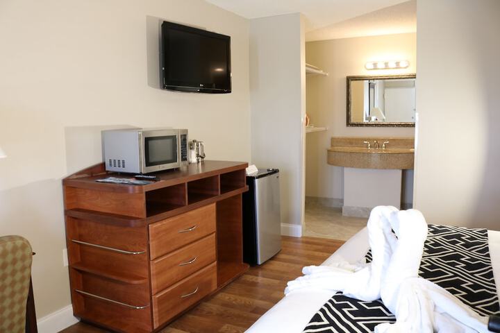 Room 33 of 65