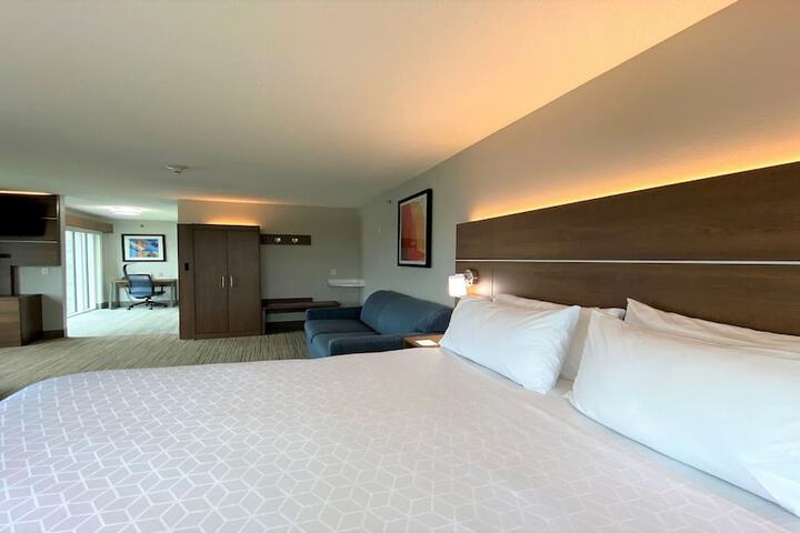 Holiday Inn Express & Suites Somerset Central by IHG