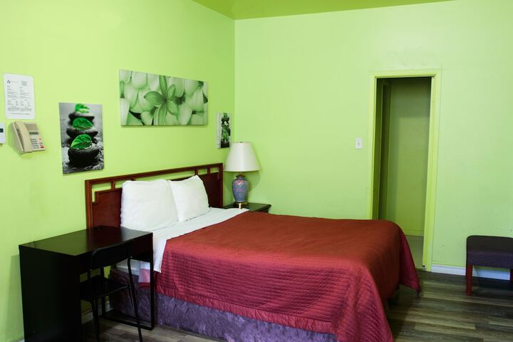 Room 9 of 36