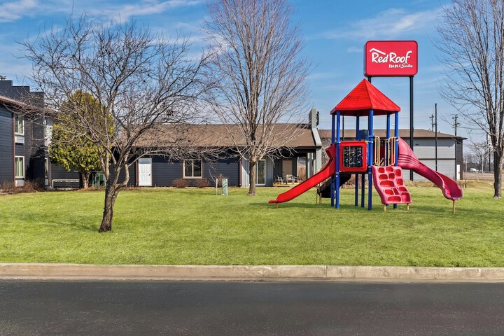 Red Roof Inn & Suites Tomah