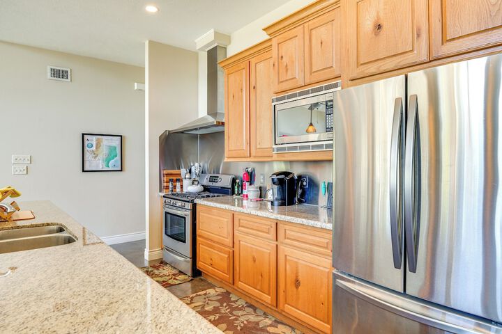 Franklin Home w / Water Views: Outdoor Dining Area!