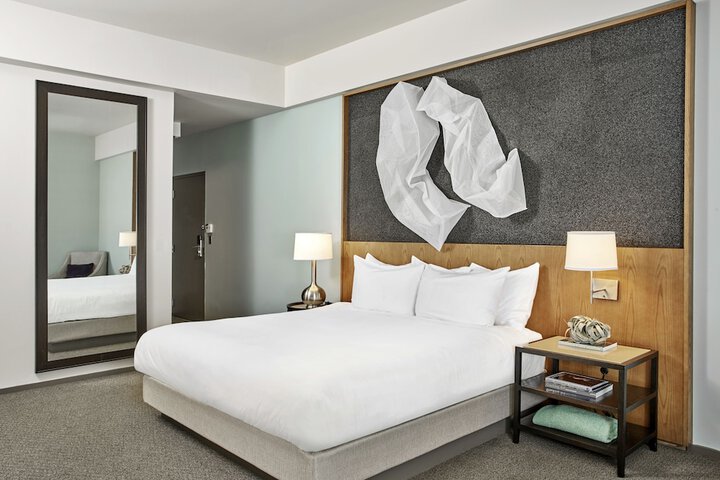 Room 32 of 54
