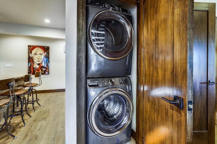 Laundry 34 of 43