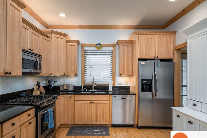 Lake Life Getaway - Condo Near Downtown
