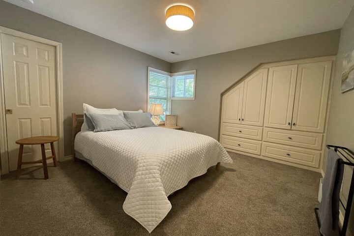 Room 5 of 8