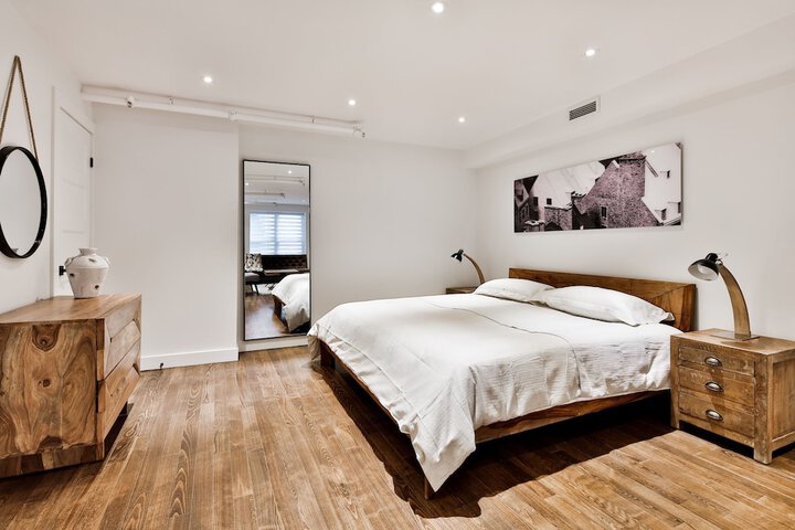 Room 12 of 73