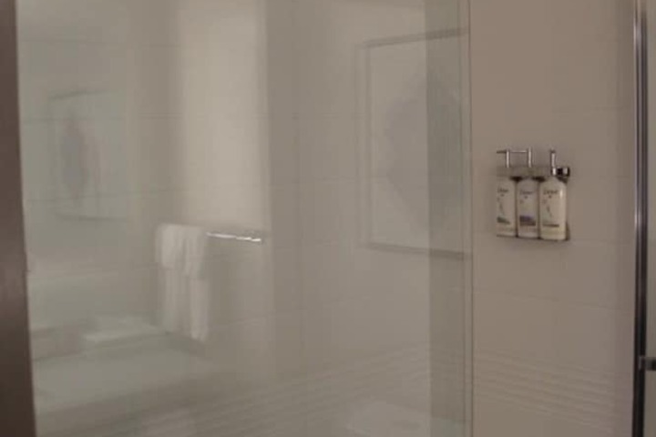 Room 25 of 48