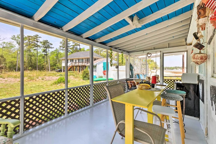 Oceanfront White Stone Cottage w / Private Beach!