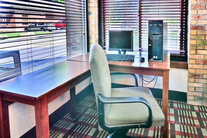Business Center 34 of 35