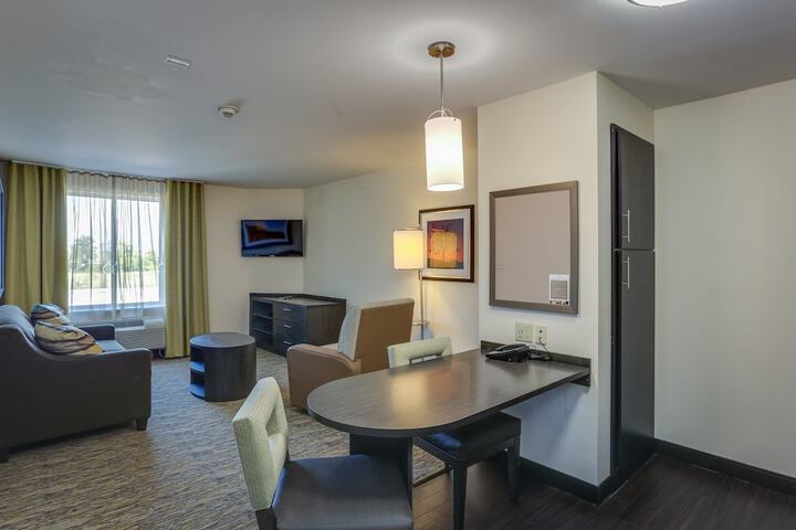 Candlewood Suites College Station at University by IHG