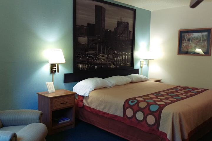 Room 8 of 47