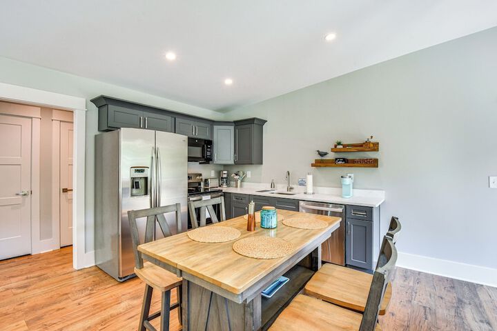 Waterfront Hartwell Apartment w / Dock Access!