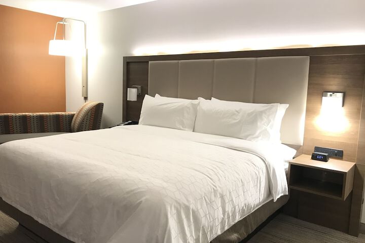 Room 54 of 148