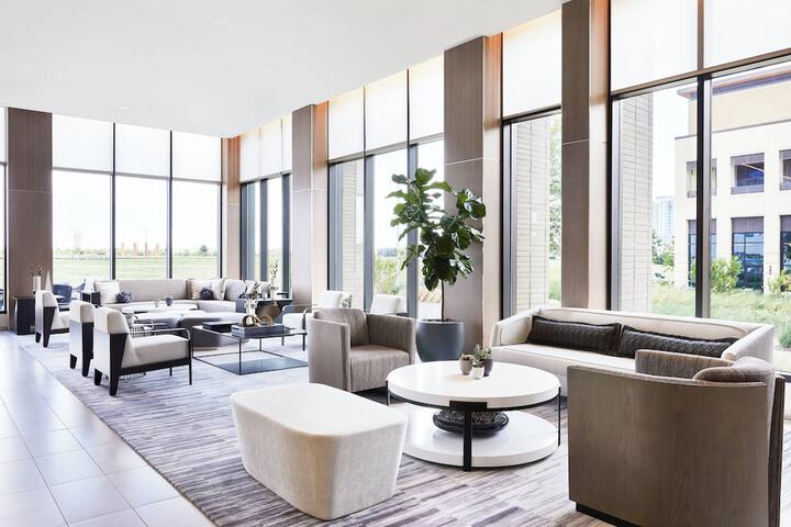 Lounge 51 of 57
