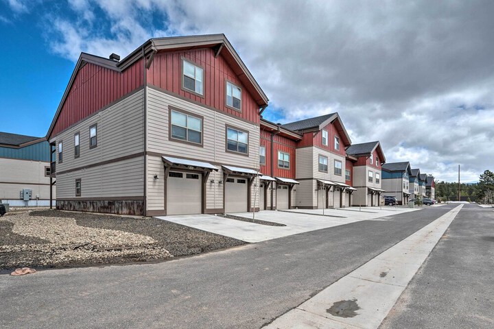 Charming Mccall Townhome: Hike Fish, & Ski!