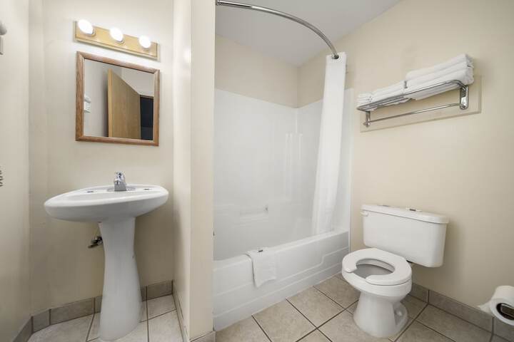 Room 32 of 59