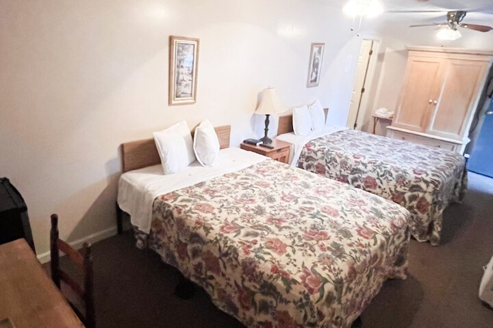 Room 7 of 16