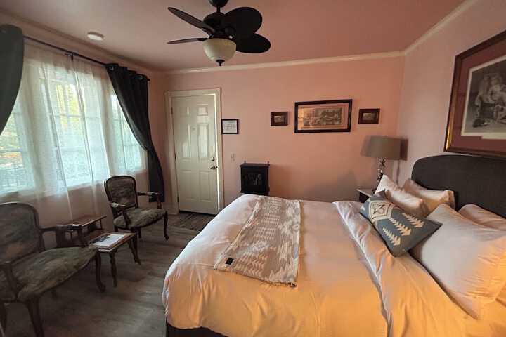 Arrowhead Lake Inn