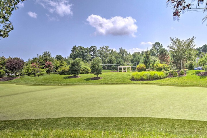 Resort Amenities & Screened Porch: Ocean View Home