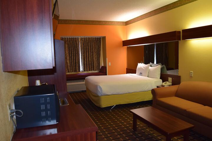 Room 33 of 43