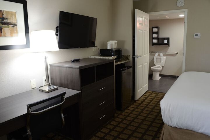 Baymont by Wyndham Clarksville