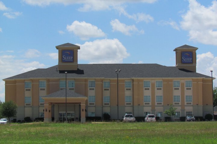 Hotel 2 of 103