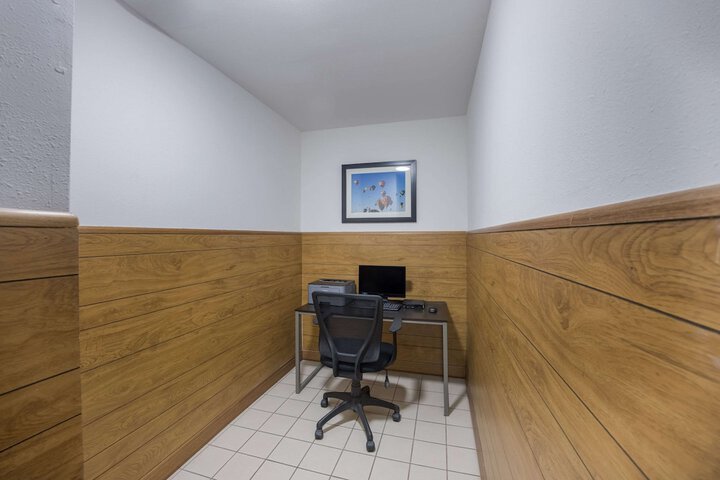 Business Center 38 of 38