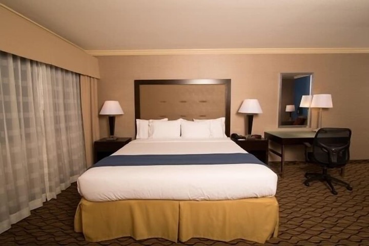 Room 11 of 39