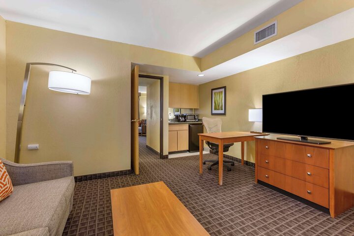 Room 15 of 37