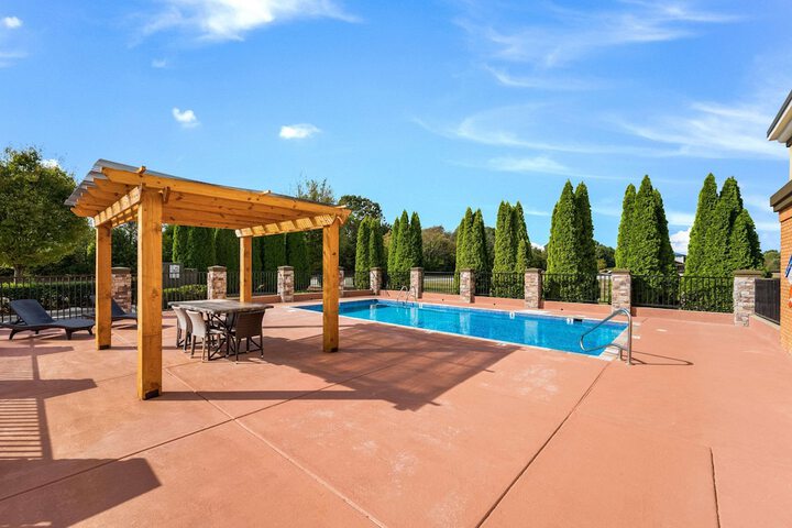 Clarion Pointe Madison Huntsville