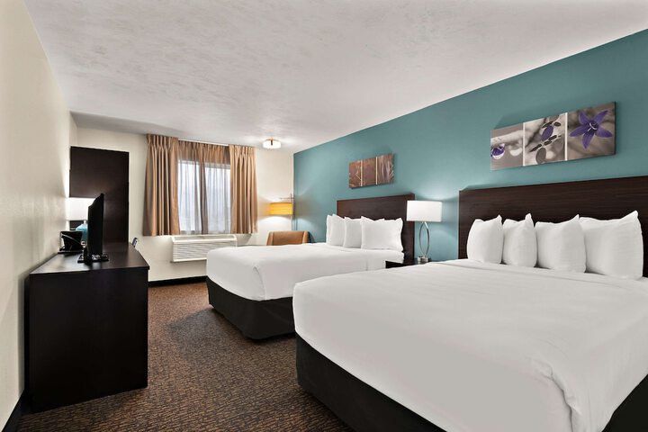 Room 33 of 77