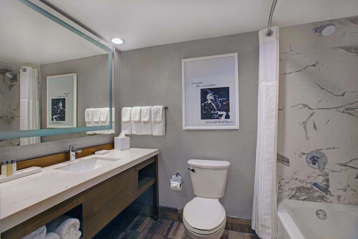 Room 20 of 99