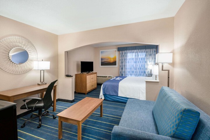 Room 25 of 28